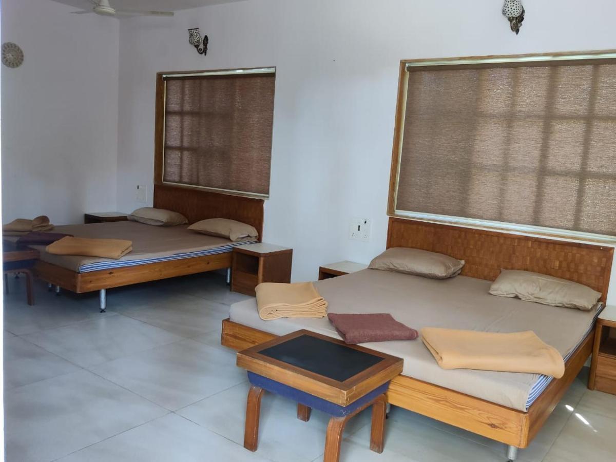 White House Beach Resort, Nagaon Zewnętrze zdjęcie