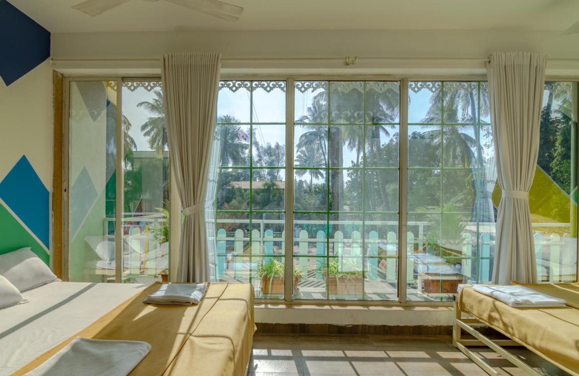 White House Beach Resort, Nagaon Zewnętrze zdjęcie