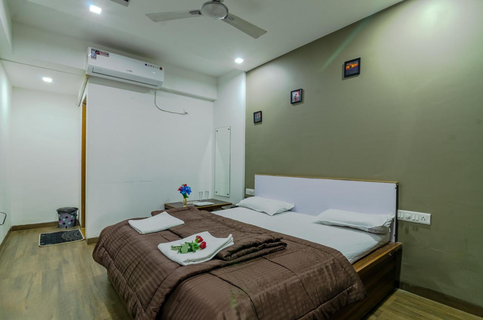 White House Beach Resort, Nagaon Zewnętrze zdjęcie