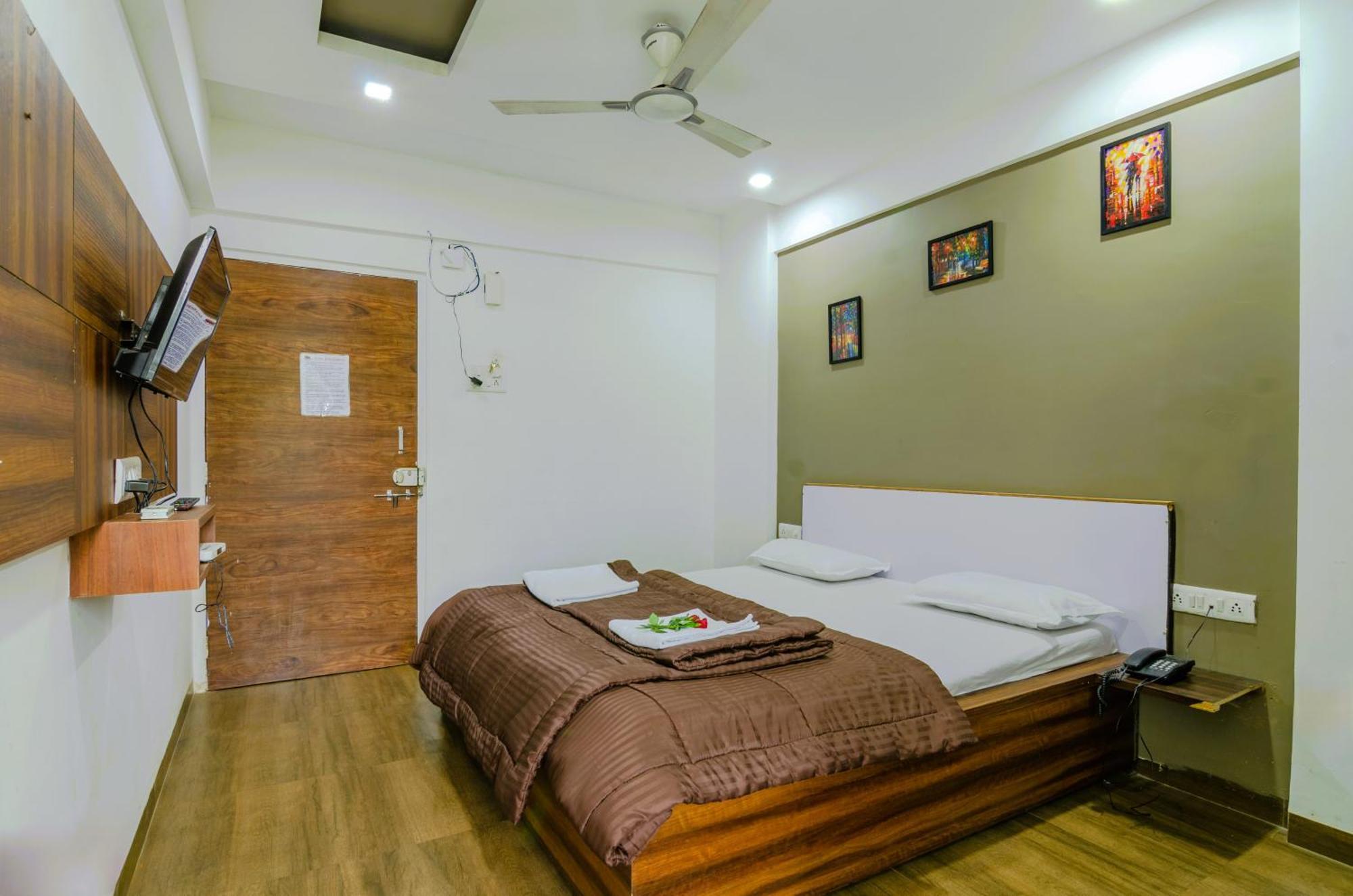 White House Beach Resort, Nagaon Zewnętrze zdjęcie