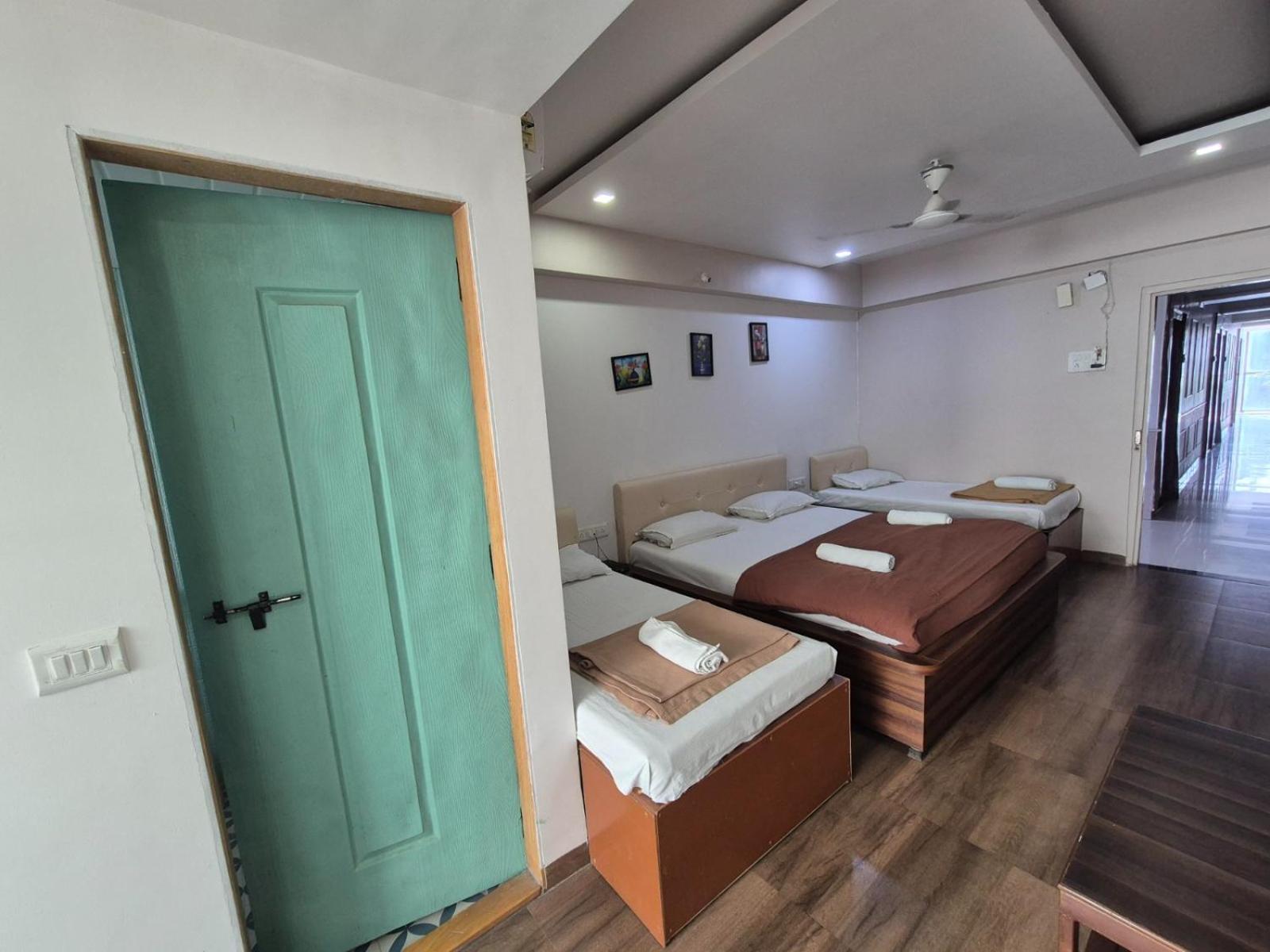 White House Beach Resort, Nagaon Zewnętrze zdjęcie