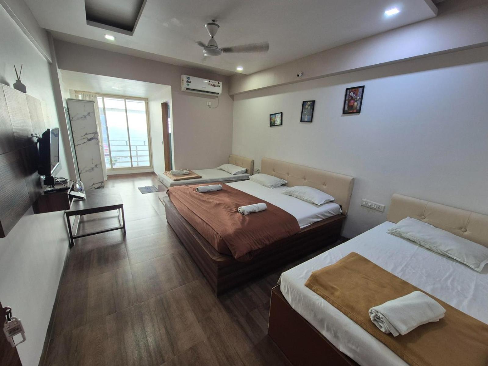 White House Beach Resort, Nagaon Zewnętrze zdjęcie