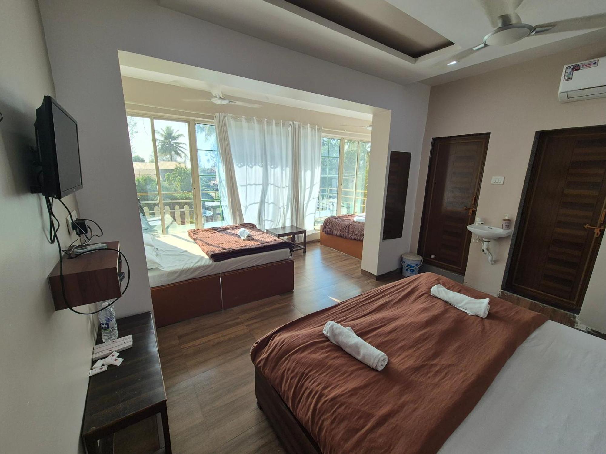 White House Beach Resort, Nagaon Zewnętrze zdjęcie