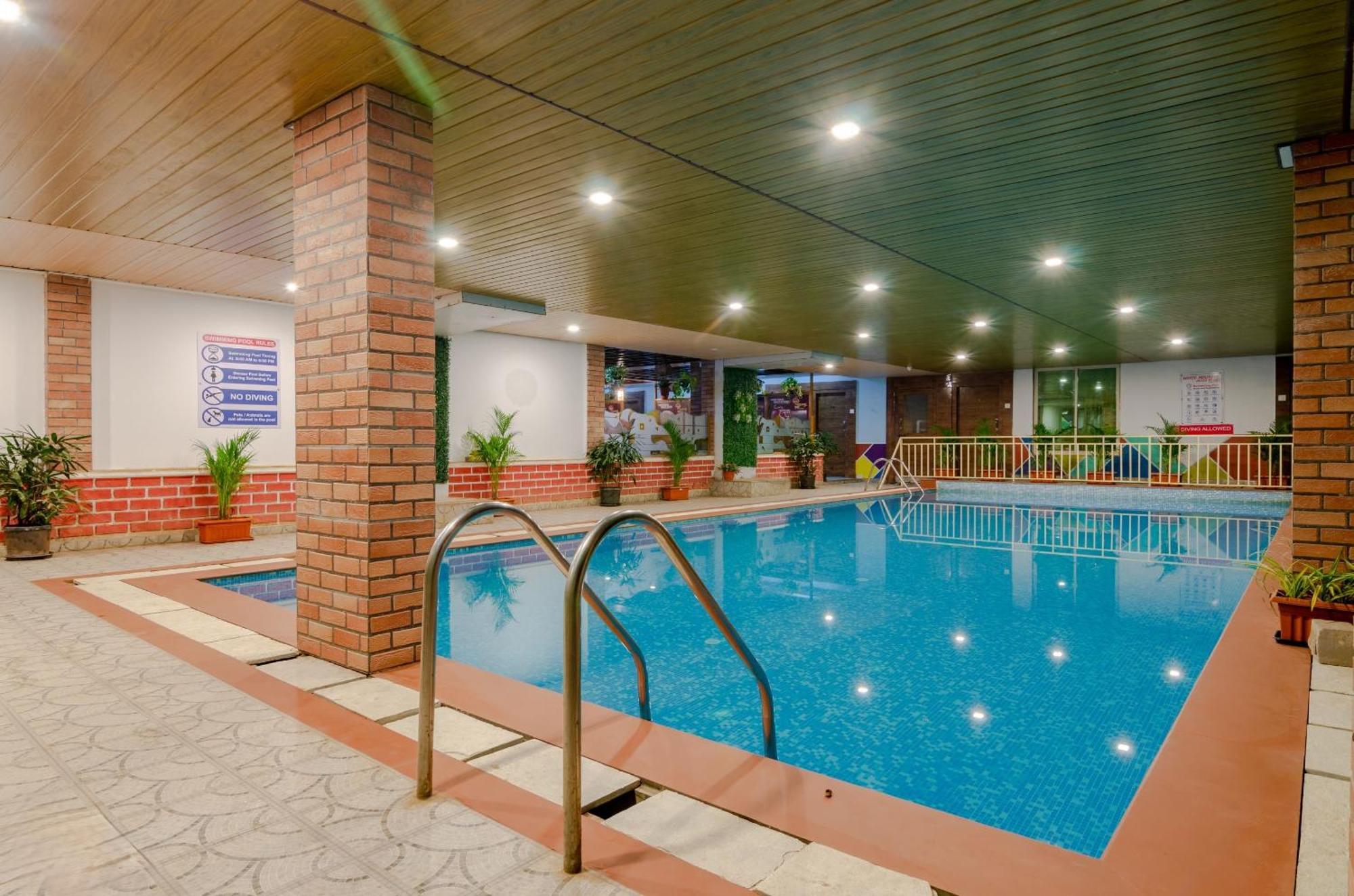 White House Beach Resort, Nagaon Zewnętrze zdjęcie