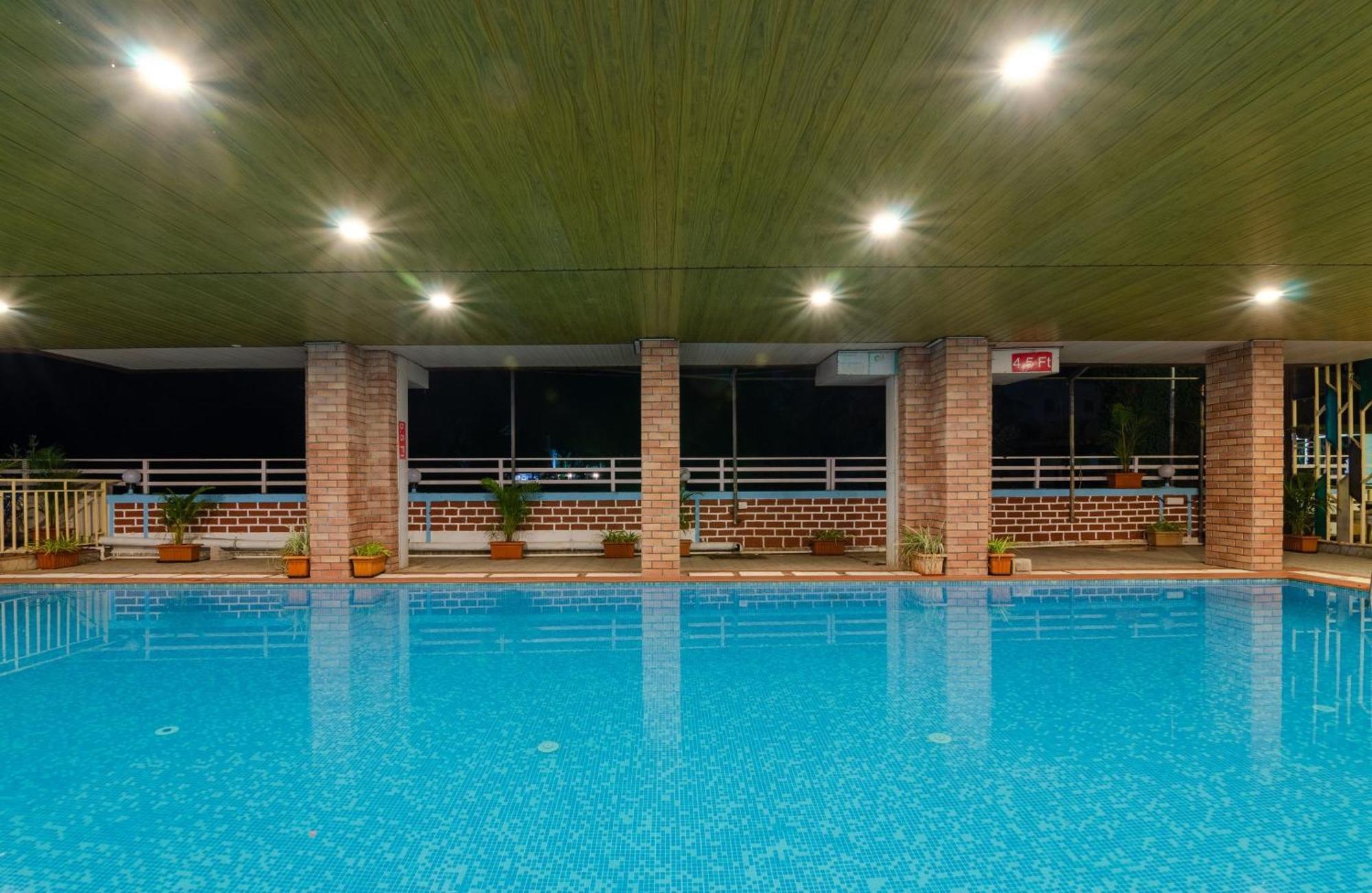 White House Beach Resort, Nagaon Zewnętrze zdjęcie