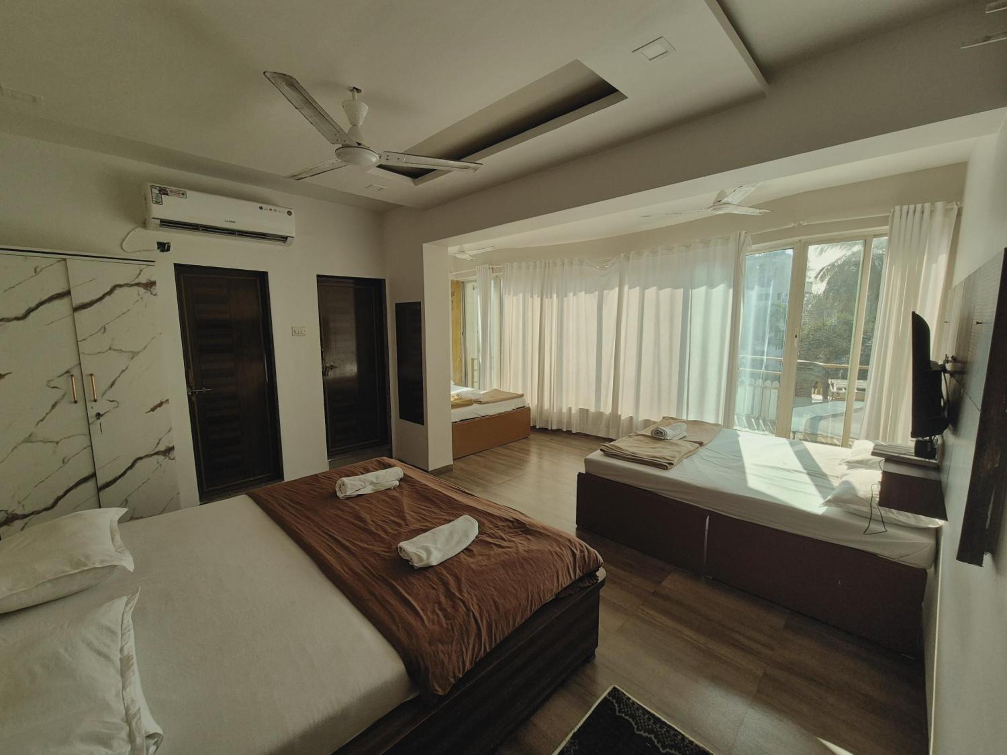 White House Beach Resort, Nagaon Zewnętrze zdjęcie
