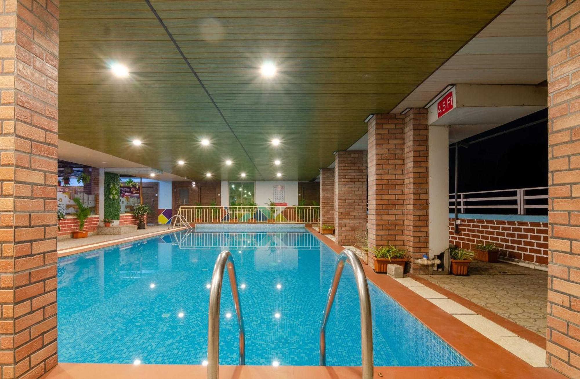 White House Beach Resort, Nagaon Zewnętrze zdjęcie