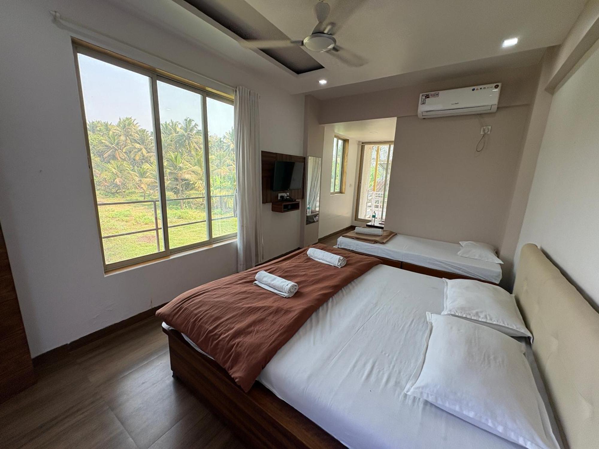 White House Beach Resort, Nagaon Zewnętrze zdjęcie