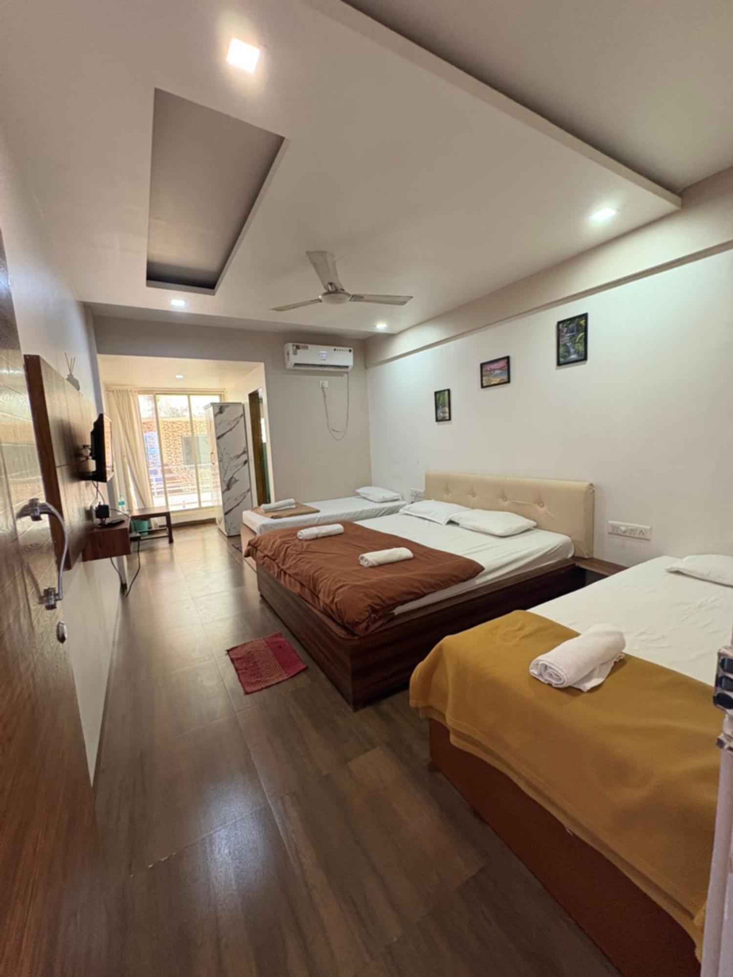 White House Beach Resort, Nagaon Zewnętrze zdjęcie